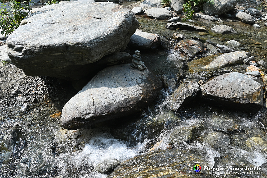 VBS_2889 - Novalesa - Abbazia. Parrocchia. Cascata del Rio Bard.jpg